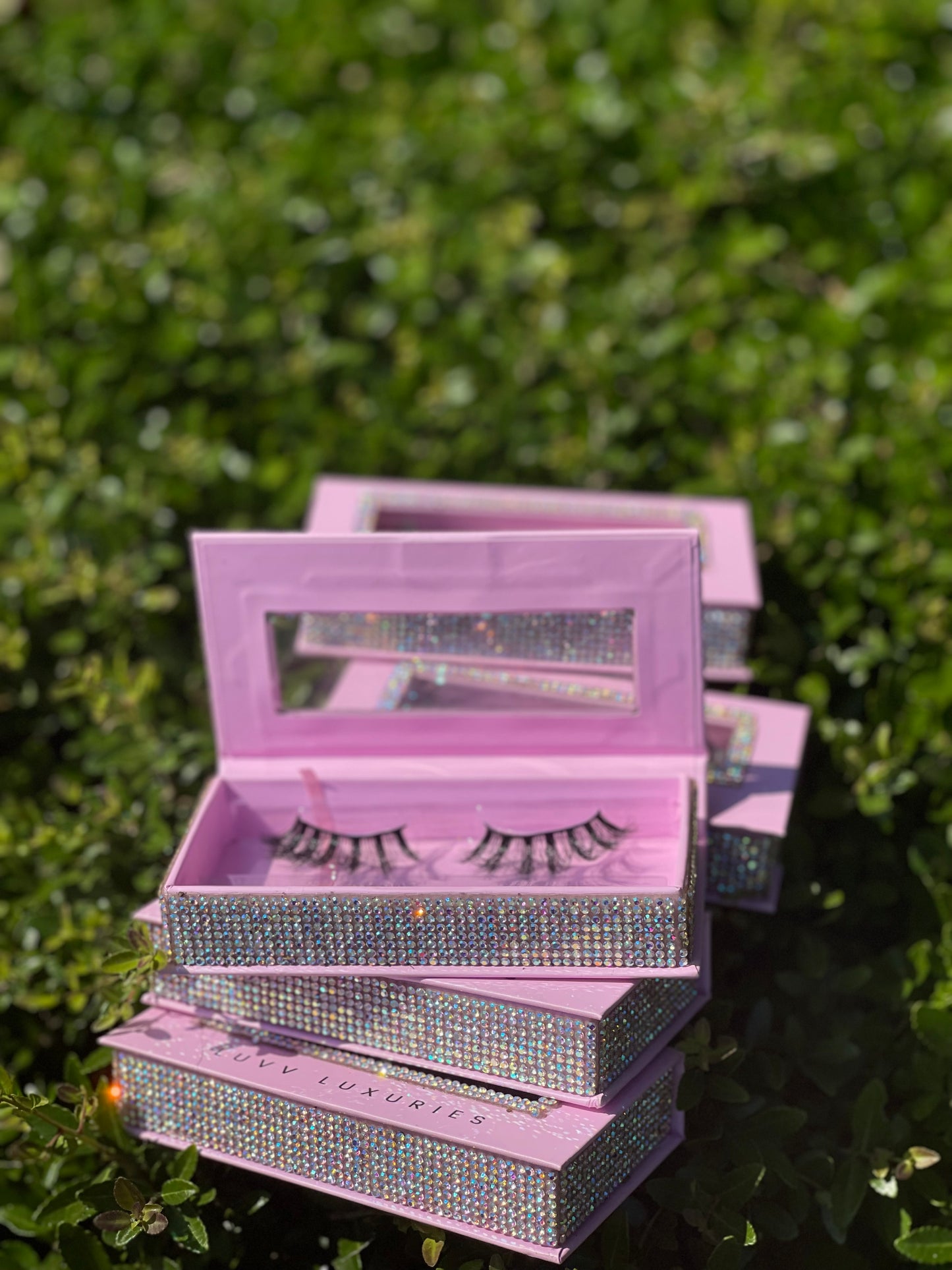 Fluffy mink lashes – hand-crafted, cruelty-free false eyelashes with a natural look by Luvvluxuries