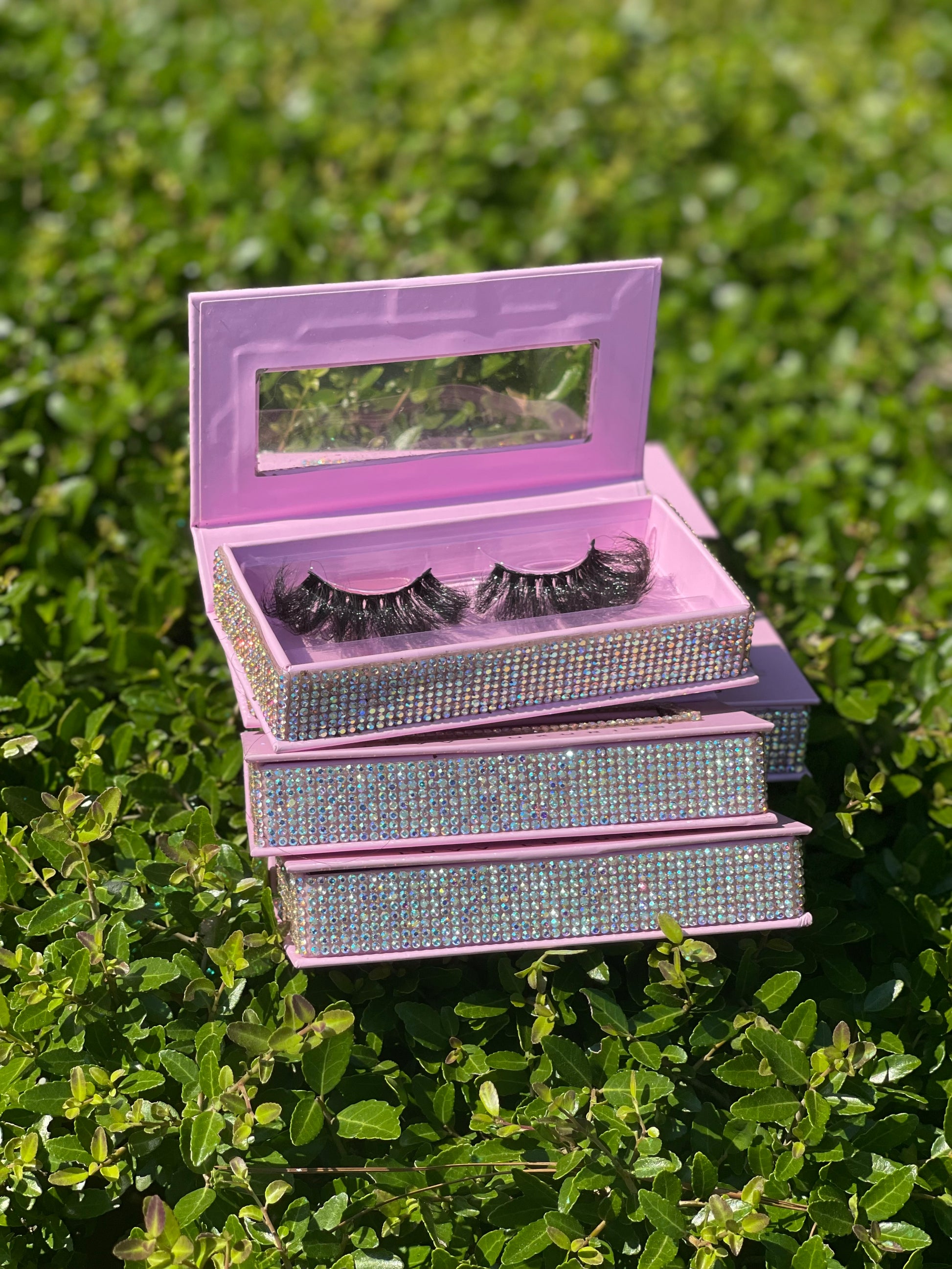 Custom mink lash extensions – hand-crafted false eyelashes tailored for a perfect fit by Luvvluxuries.