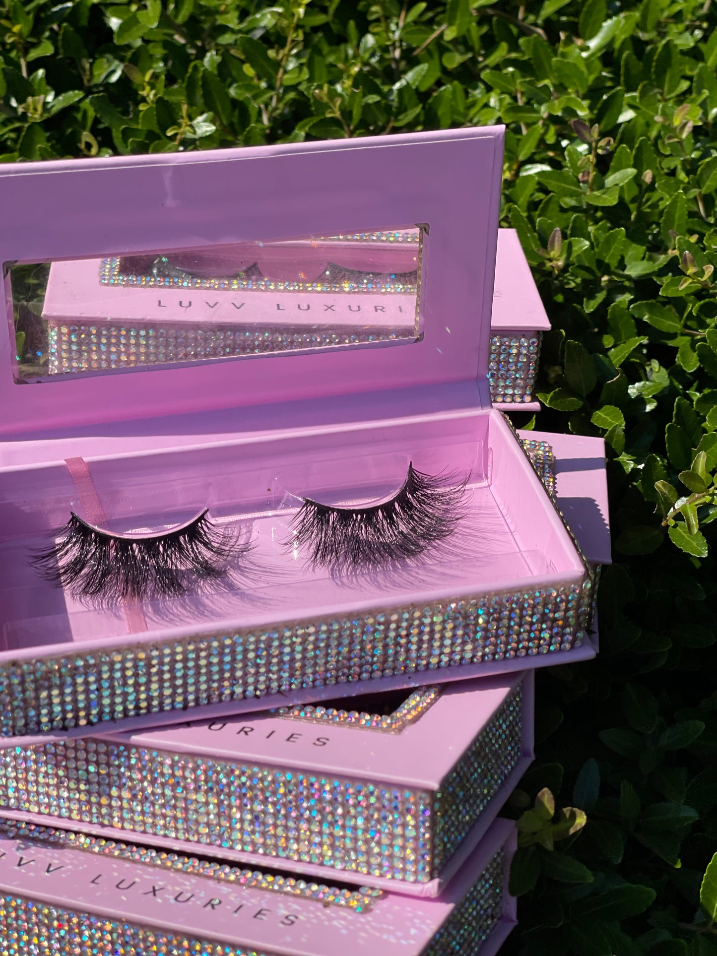 3D mink lash extensions – long-lasting, luxurious lashes for added volume by Luvvluxuries