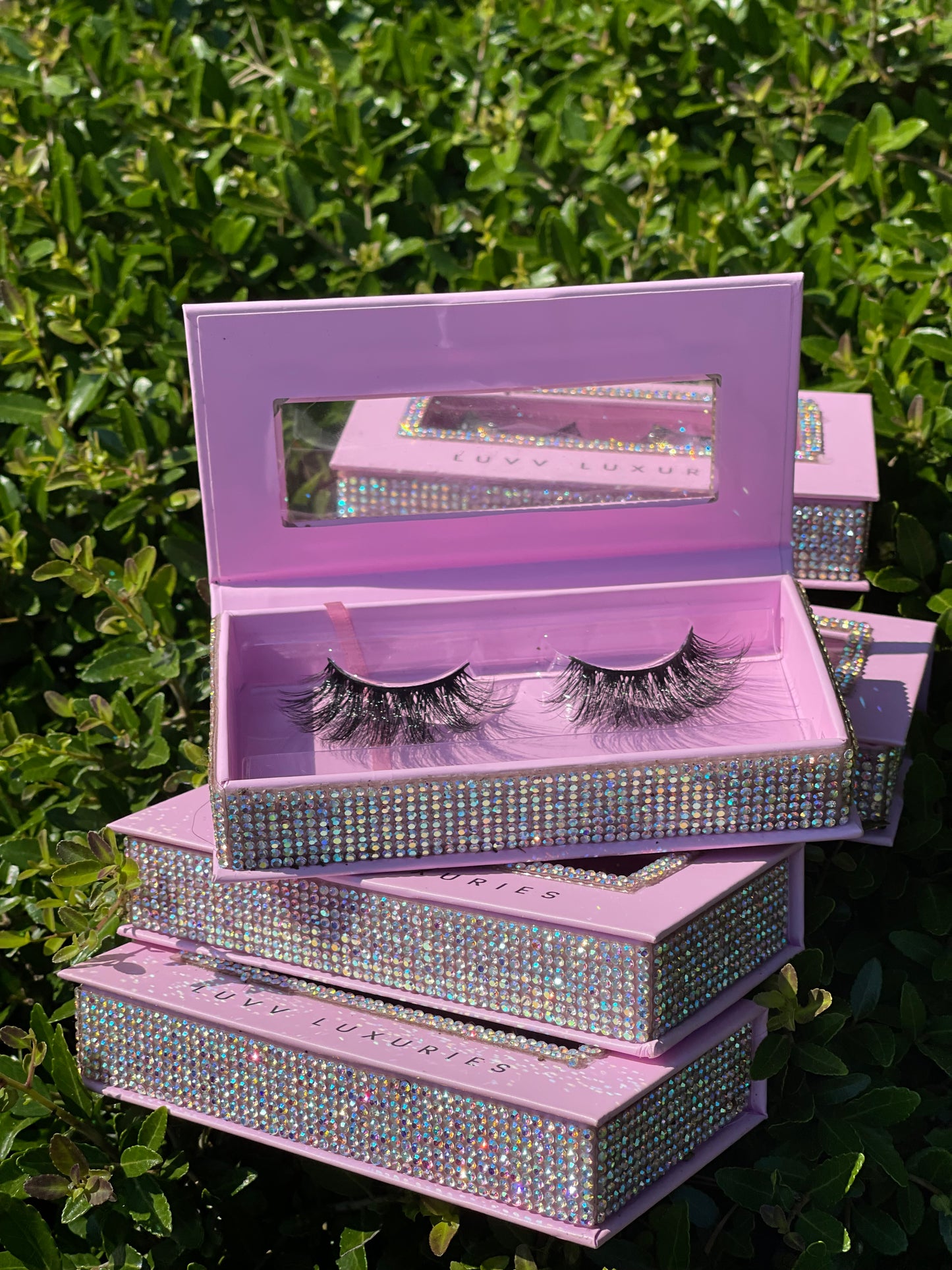 Natural mink lash extensions – lightweight and comfortable false lashes for a seamless blend by Luvvluxuries